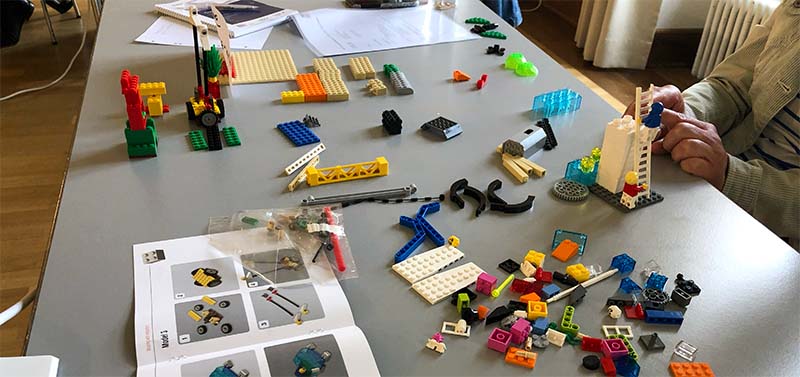 Wenn jemand fest hält und stützt, kann man kaum abstürzen. © systemicbrain Dr. Johannes Rosenberger