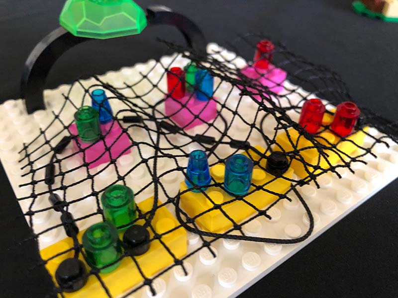 Es gibt Verantwortlichkeiten, aber über allem liegt ein Netz. Vernetztes Arbeiten. © systemicbrain Dr. Johannes Rosenberger